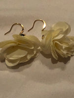 Off White Flowered Earrings / Quince Collection