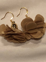 Kaki Flowered Earrings - Quince Collection