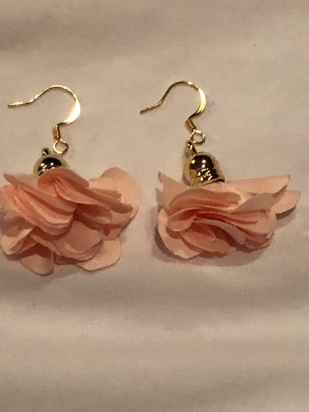 Light Pink Flowered Earrings / Quince Collection