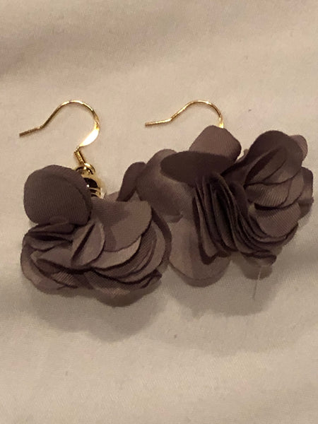 Gray Flowered Earrings - Quince Collection